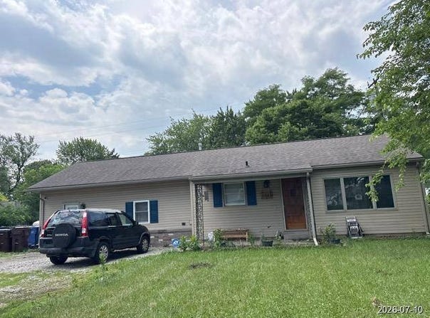 3240 Baycrest Dr, Monroe, MI 48162