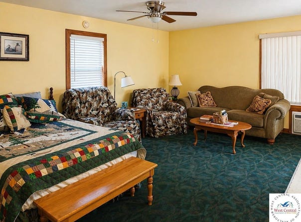 11099 7 Highway, Clinton, MO 64735