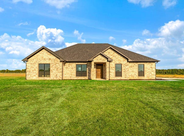 461 S FM 196, Blossom, TX 75416
