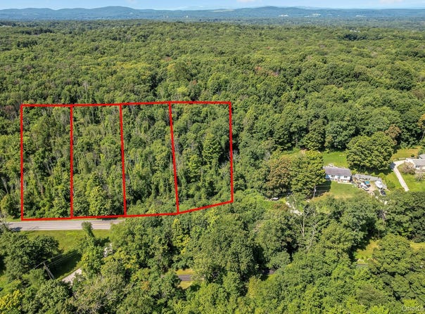 155 S Quaker Lane, Hyde Park, NY 12538