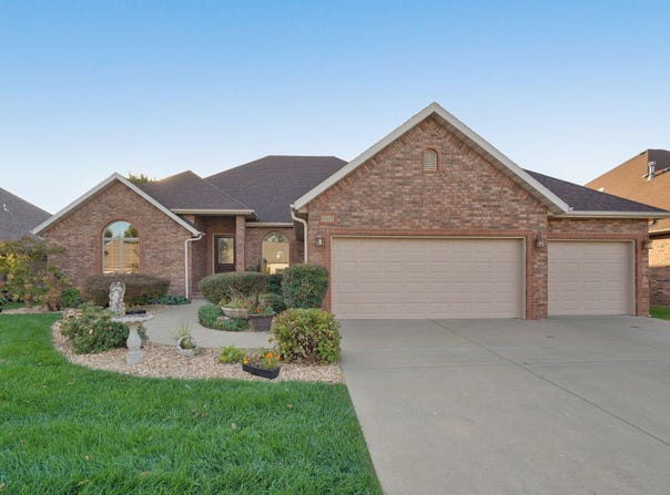 3305 S Juniper Avenue, Springfield, MO 65804