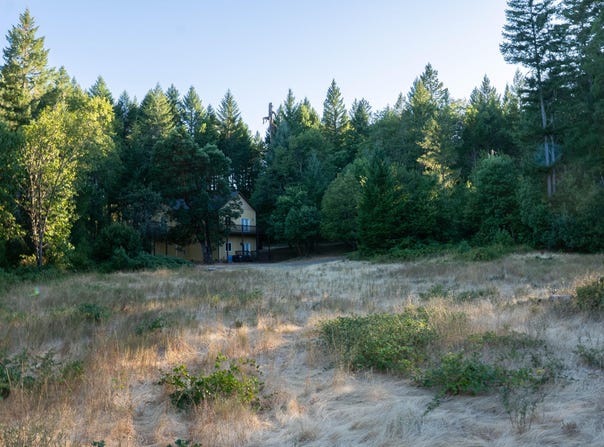 709 Pinewood Way, Cave Junction, OR 97523