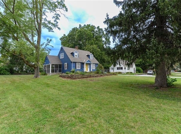 6842 Metcalf Avenue, Overland Park, KS 66204