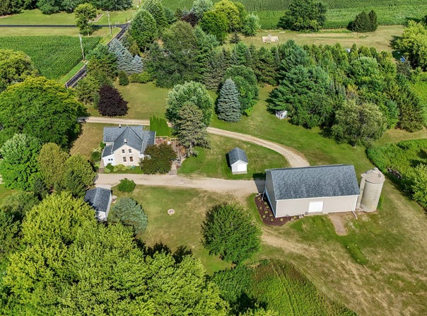 4827 Beaver Dam Rd, West Bend, WI 53090