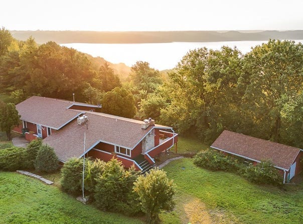 9226 BLUE RIDGE RD, Manhattan, KS 66503