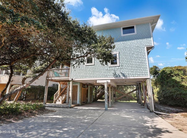 1143 S Topsail Drive, Surf City, NC 28445