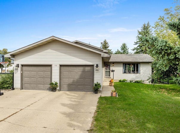 1701 13th St, Minot, ND 58701