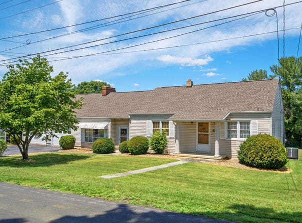 40 SUNSET BLVD, STAUNTON, VA 24401