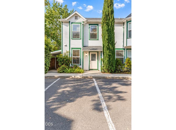 49 California Street, Ashland, OR 97520