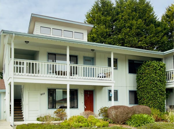 825 BROOKHAVEN Dr, Brookings, OR 97415
