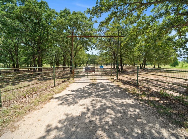 14643 County Road 4060, Scurry, TX 75158