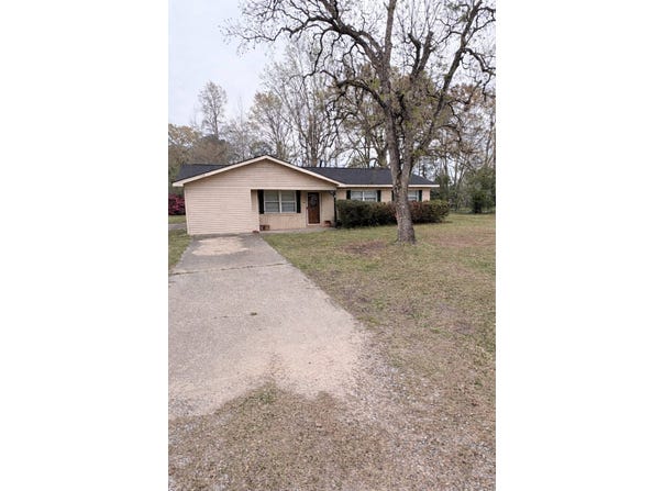 216 Colonial Dr, Butler, AL 36904