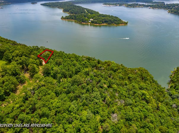 233 Cliffside Drive, Galena, MO 65656