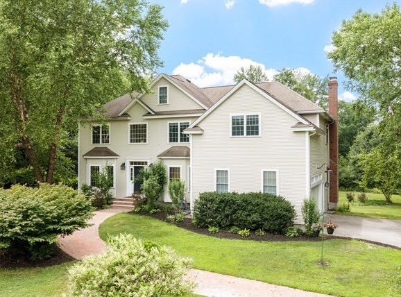 18 Lawrence St, Pepperell, MA 01463
