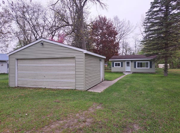 1300 Lakeview, Clare, MI 48617