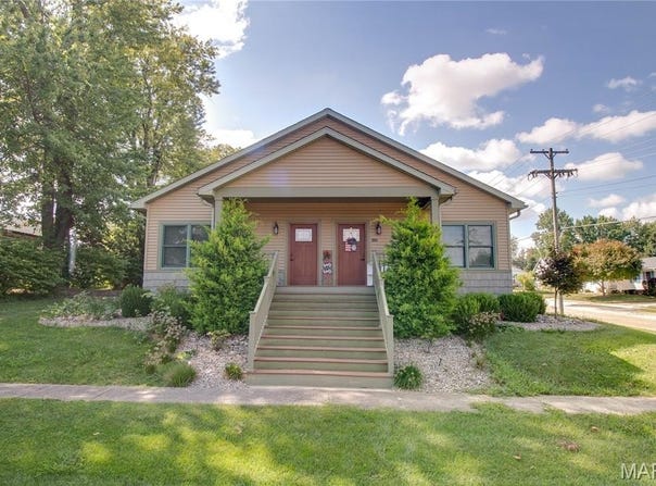 327 W Adams Street, Pittsfield, IL 62363
