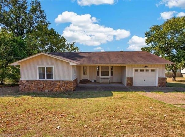 8805 N Lake LN, Hackett, AR 72937