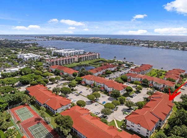 106 Half Moon Circle, Hypoluxo, FL 33462