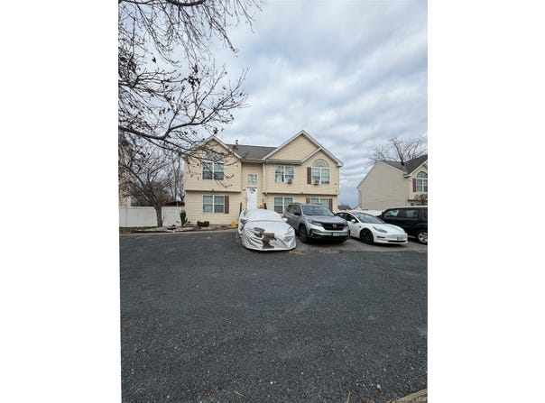 83 3rd Avenue, Bay Shore, NY 11706