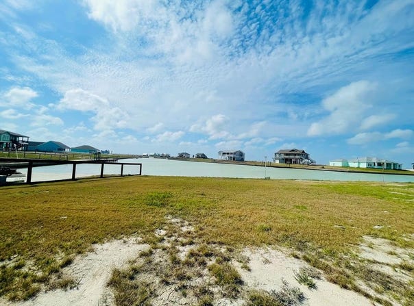6 E Westpointe Dr, ROCKPORT, TX 78382
