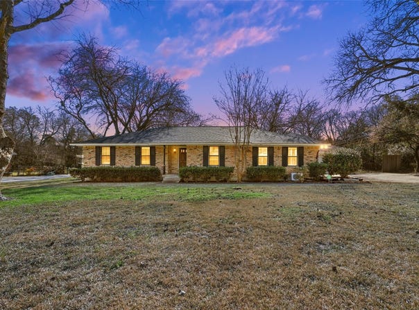 412 Spinner Road, DeSoto, TX 75115