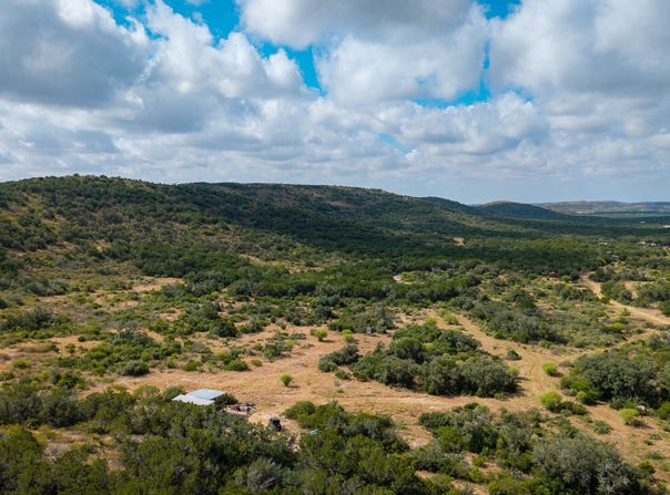 136 ACRES Mesa Verde, Sabinal, TX 78881