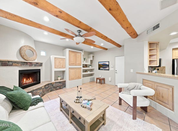 1732 E GELDING Drive, Phoenix, AZ 85022