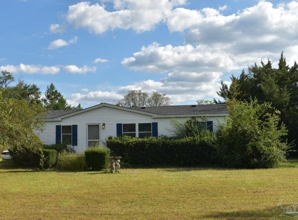 9587 S Trace Rd, Milton, FL 32583
