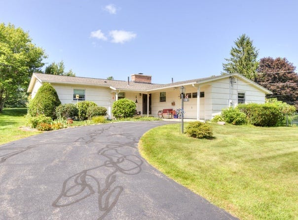 6 Burtenmar Circle, Paxton, MA 01612