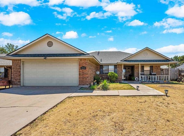 3910 SW Parkridge Blvd, Lawton, OK