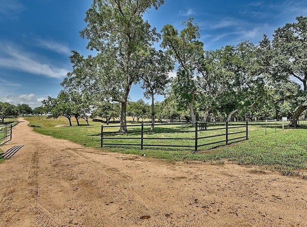 2021 FM 2144, Weimar, TX 78962