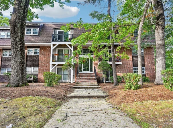 77 Ford St, Methuen, MA 01844