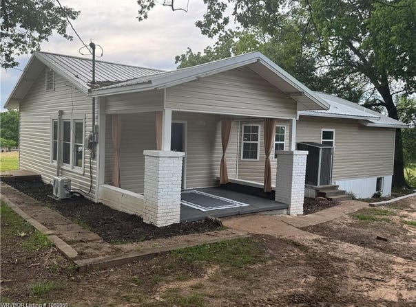 305 Klan ST, Paris, AR 72855