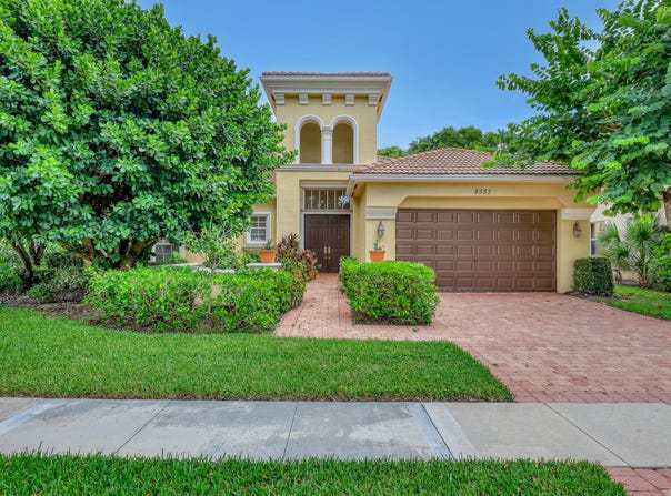 8933 Via Brilliante, Wellington, FL 33411