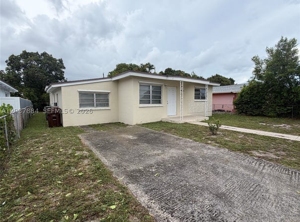 733 W 35th St, Hialeah, FL 33012