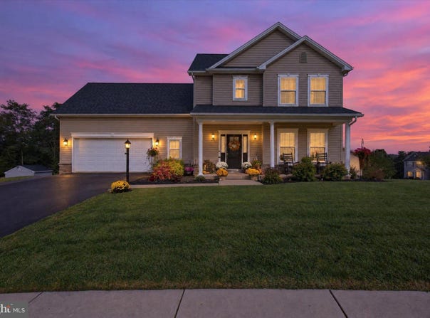 10 HOLLY Lane, ETTERS, PA 17319