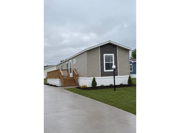111 CRESTVIEW DR, Le Mars, IA 51031