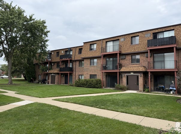 495 Mchenry Road, Wheeling, IL 60090