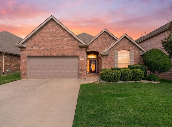 307 Park Haven Boulevard, Euless, TX 76039