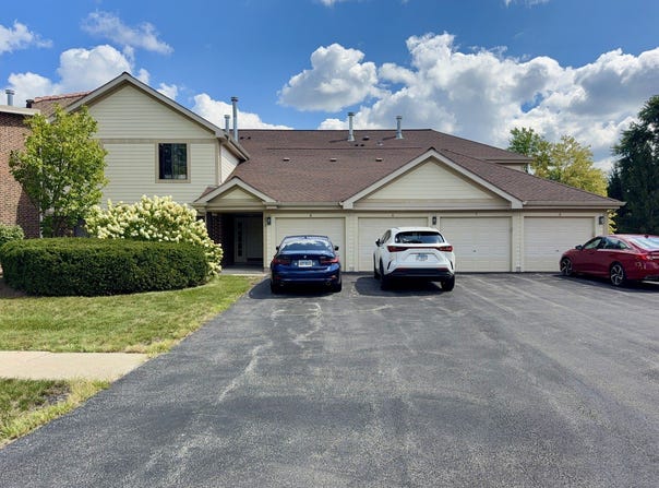 871 E Coach Road, Palatine, IL 60074