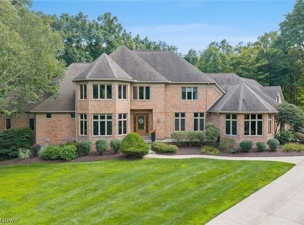 1088 RIVER WOODS DRIVE, HINCKLEY, OH 44233