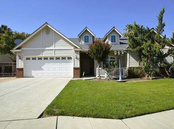 2976 E Christopher Drive, Fresno, CA 93720