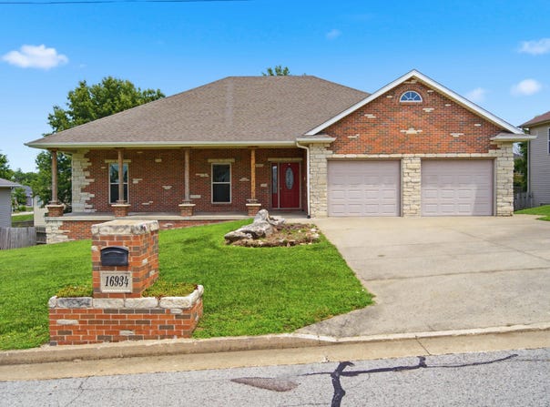 16934 Farris Cir, Boonville, MO 65233