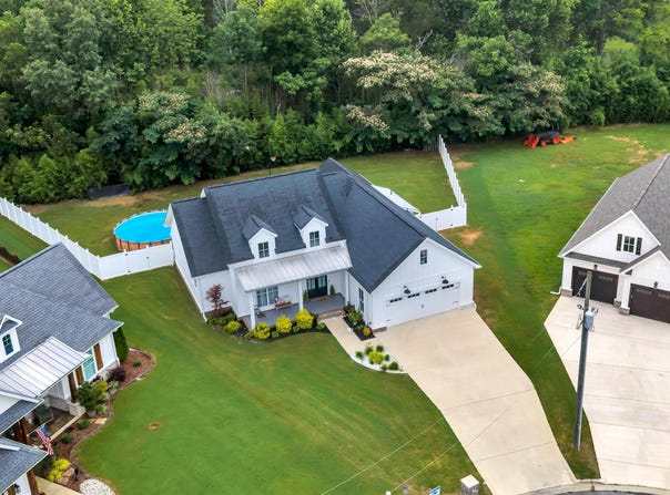 25 Bethel Crest Circle, Hartselle, AL 35640