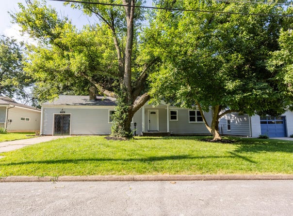 1318 E Cozy Street, Springfield, MO 65804