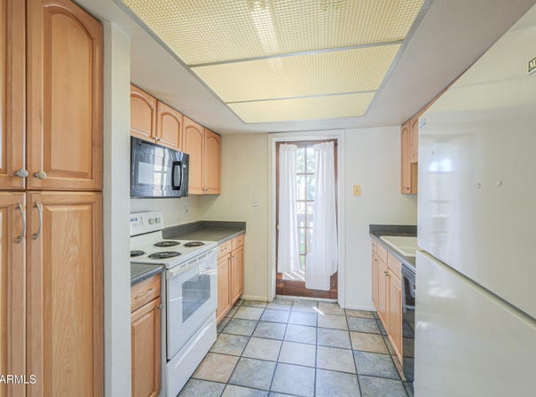 1927 E HAMPTON Avenue, Mesa, AZ 85204