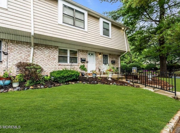 402 Silver Court, Hamilton Square, NJ 08690