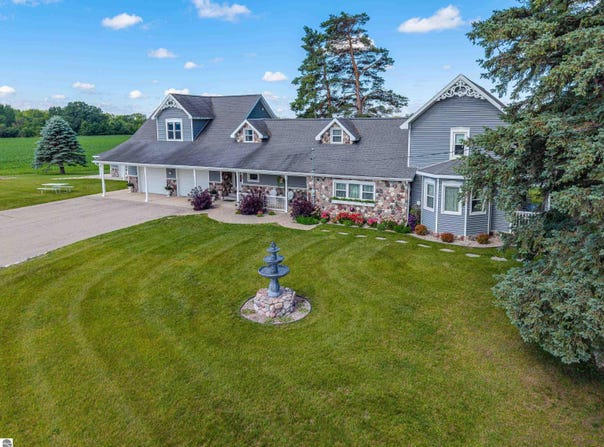 9644 E Deerfield Road, Shepherd, MI 48883