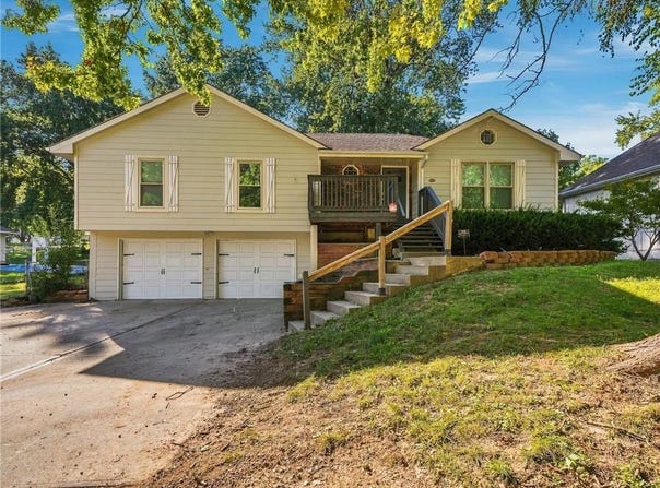 1210 N Withers Road, Liberty, MO 64068