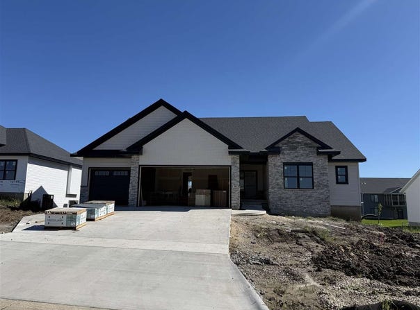 80 S Seven Oaks Rd, NorthLiberty, IA 52317